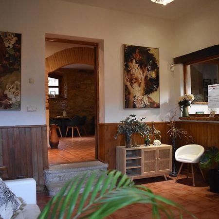 Hostal La Colonial Madrigal de la Vera Luaran gambar