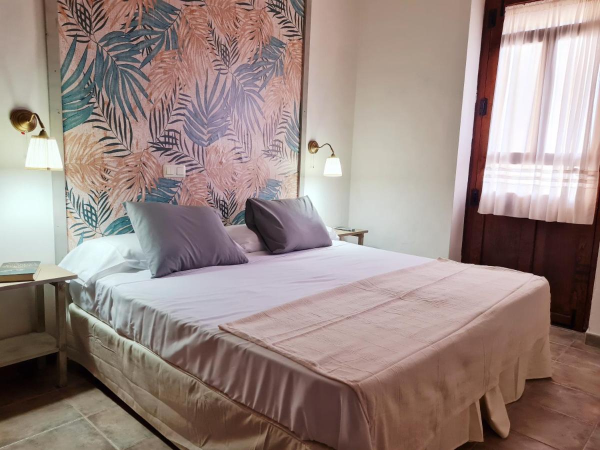 Hostal La Colonial Madrigal de la Vera Luaran gambar