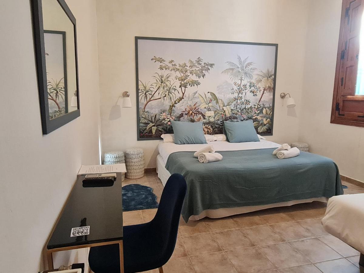 Hostal La Colonial Madrigal de la Vera Luaran gambar