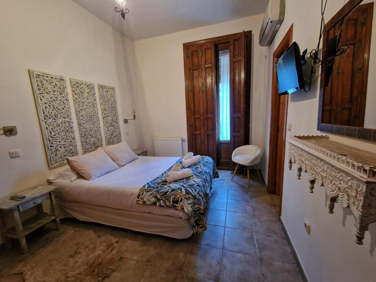 Hostal La Colonial Madrigal de la Vera Luaran gambar