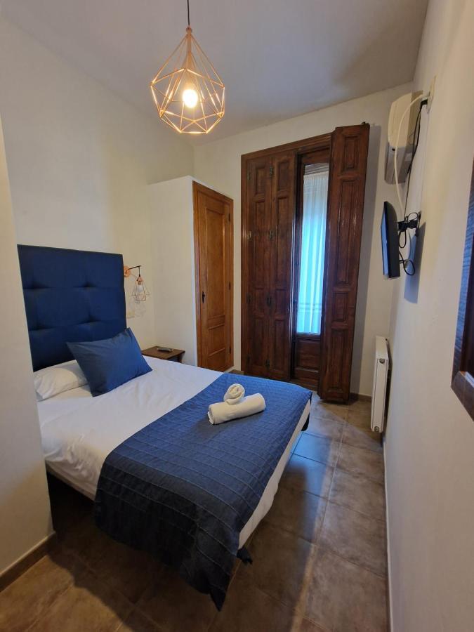 Hostal La Colonial Madrigal de la Vera Luaran gambar
