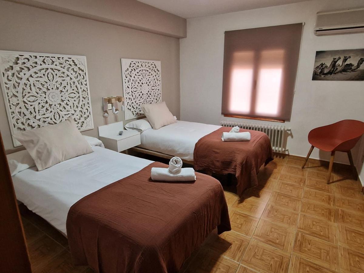 Hostal La Colonial Madrigal de la Vera Luaran gambar