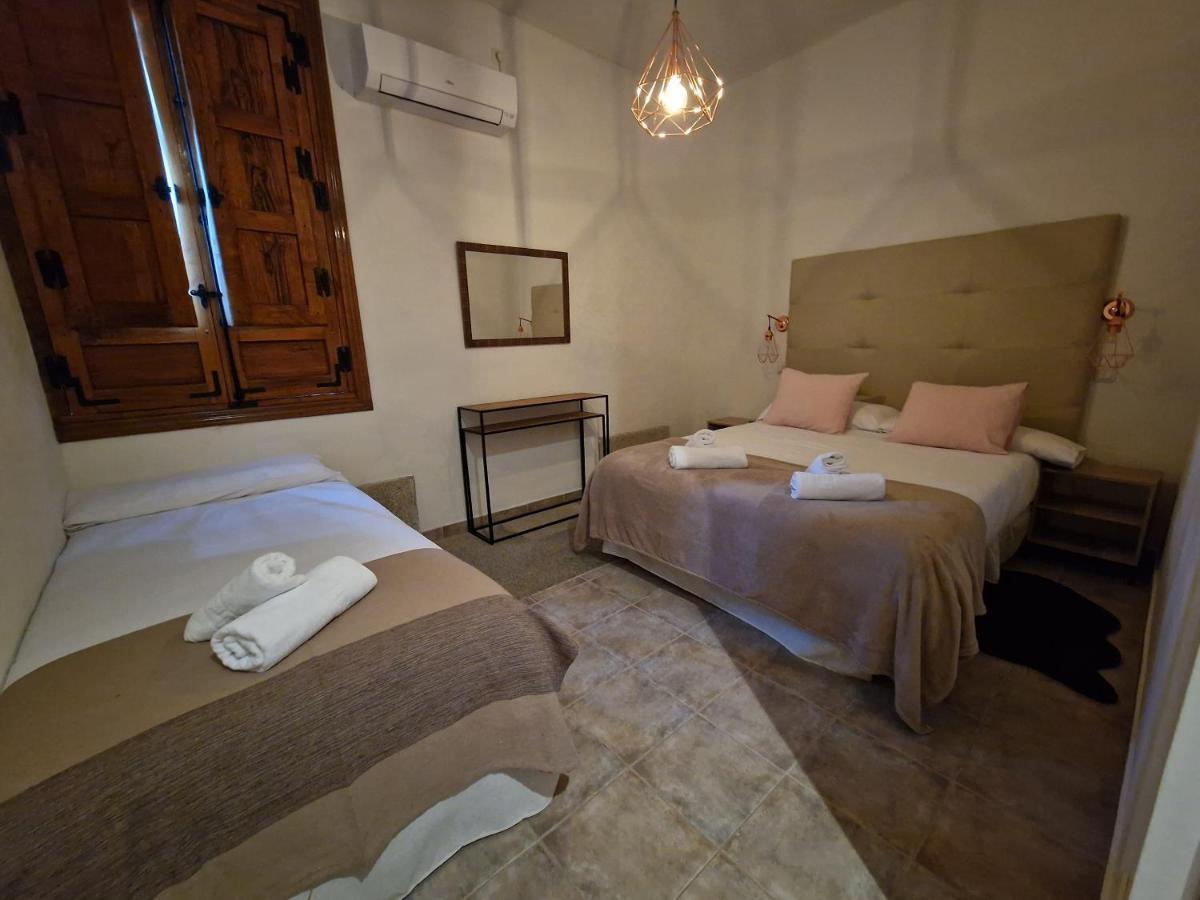Hostal La Colonial Madrigal de la Vera Luaran gambar