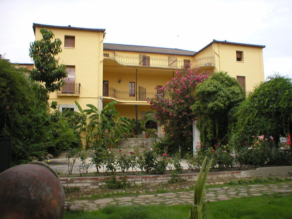 Hostal La Colonial Madrigal de la Vera Luaran gambar