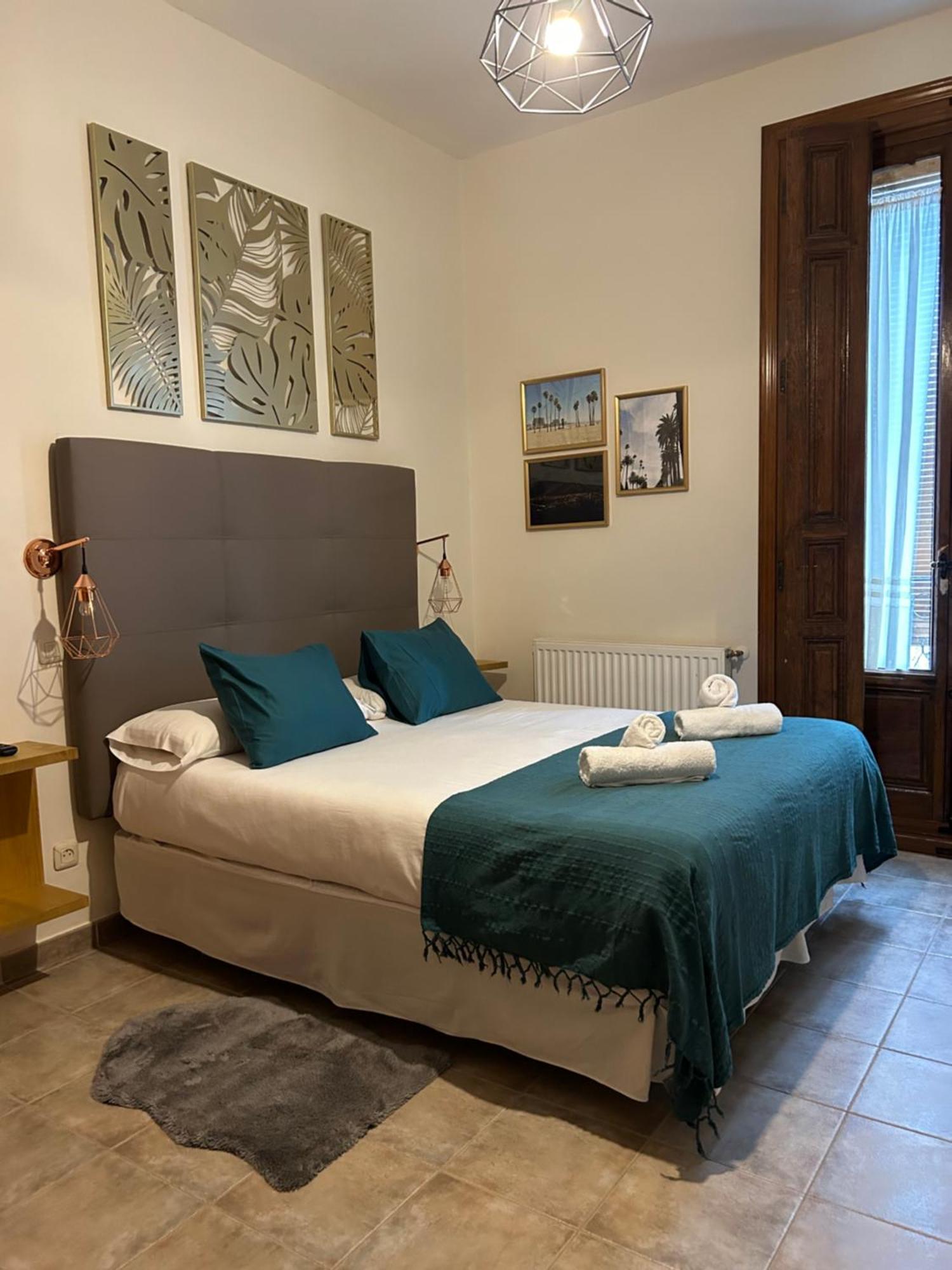 Hostal La Colonial Madrigal de la Vera Luaran gambar
