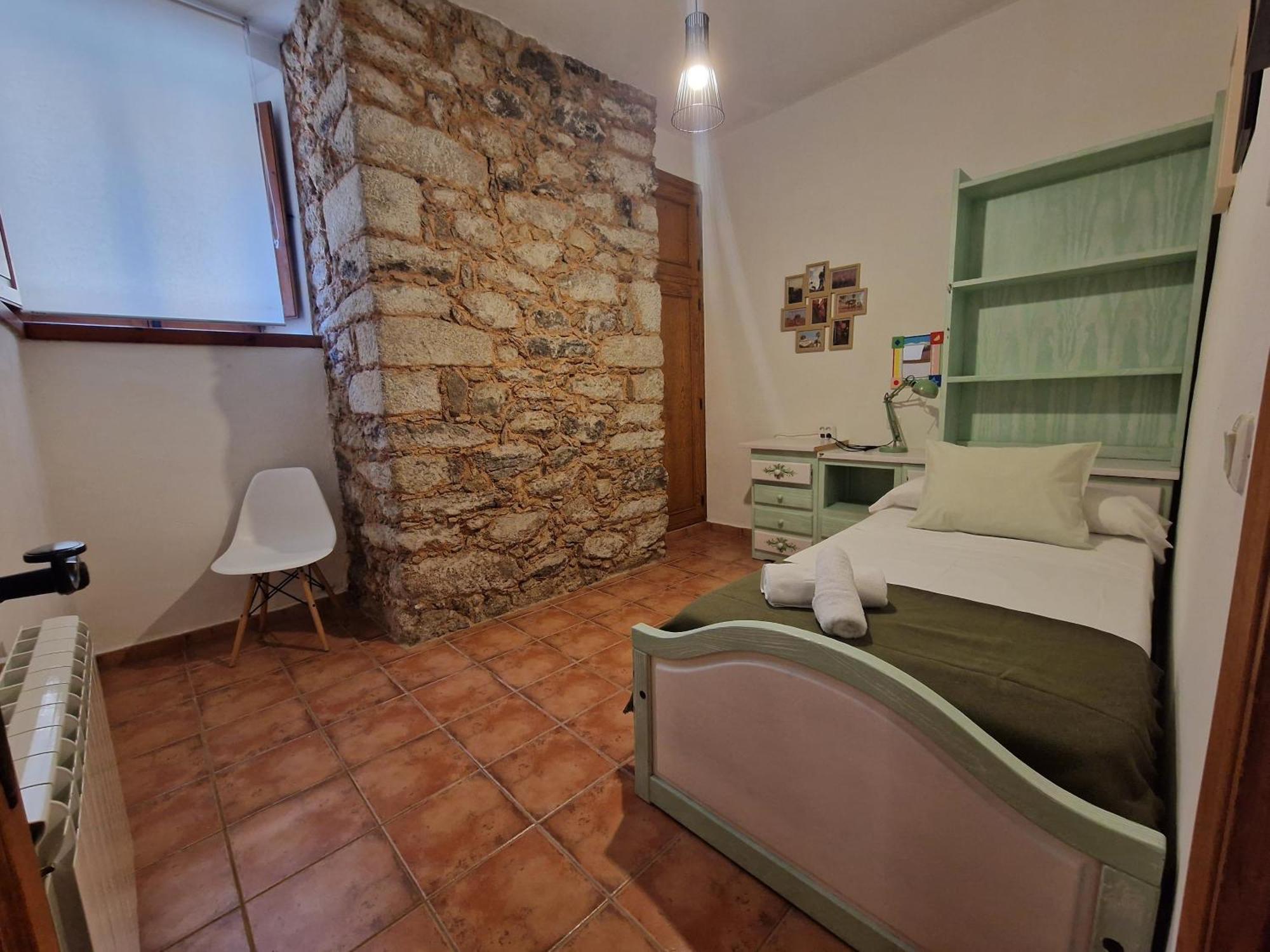 Hostal La Colonial Madrigal de la Vera Luaran gambar