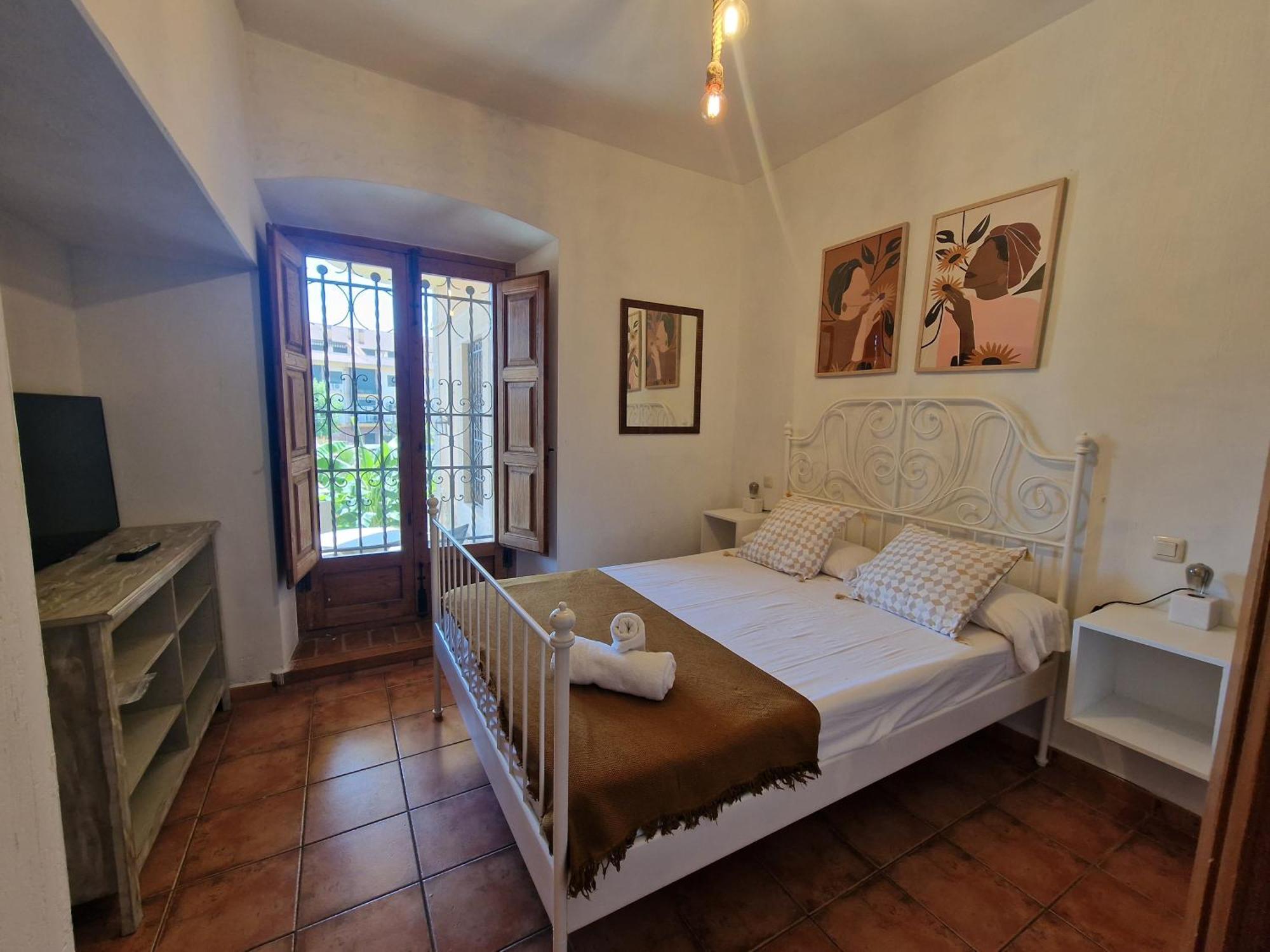 Hostal La Colonial Madrigal de la Vera Luaran gambar