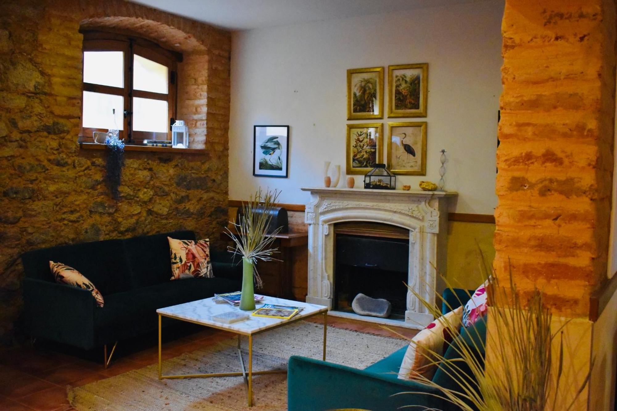 Hostal La Colonial Madrigal de la Vera Luaran gambar