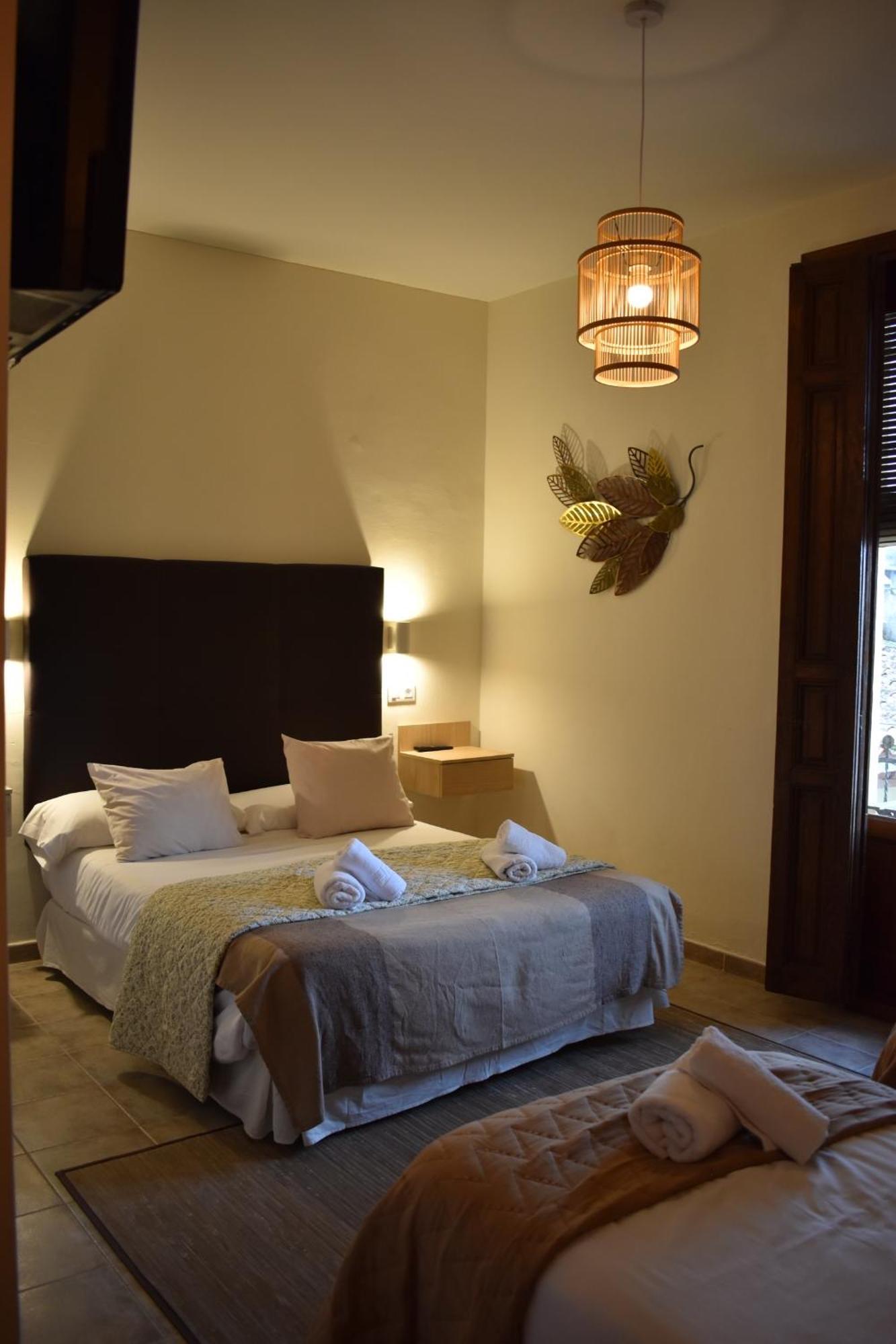 Hostal La Colonial Madrigal de la Vera Luaran gambar