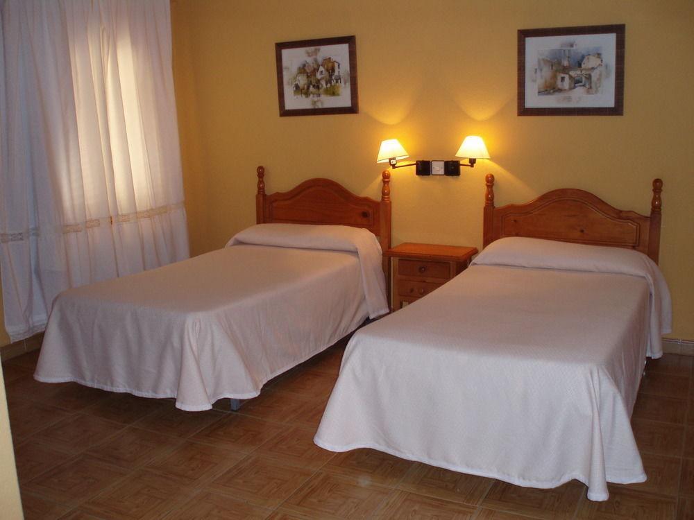 Hostal La Colonial Madrigal de la Vera Luaran gambar